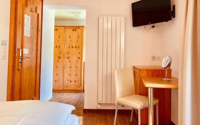 Julen Wendelin, Hotel Touring