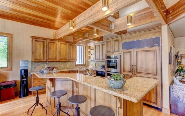 La Maconerrie #12 4 Bedroom Condo