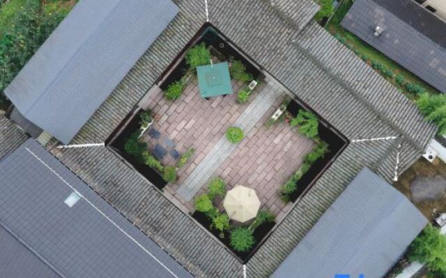 Yunshuiyu Moganshan Hot Spring Siheyuan Homestay