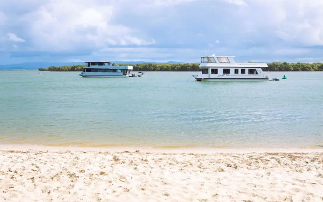 Coomera Houseboat Holidays