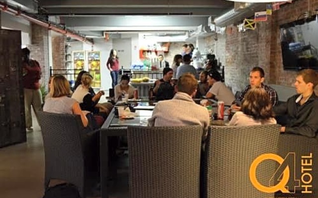 Q4 Hotel & Hostel