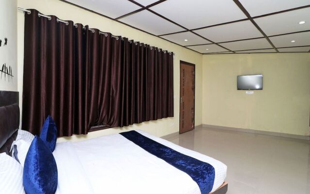 OYO 13673 Home Luxury 1RK Happy Valley