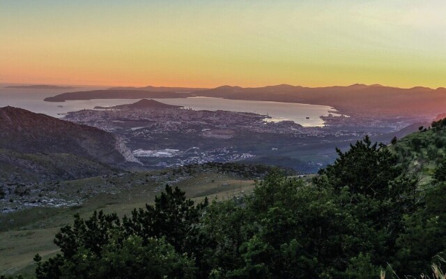 Stunning Home in Kucine With Wifi and 4 Bedrooms