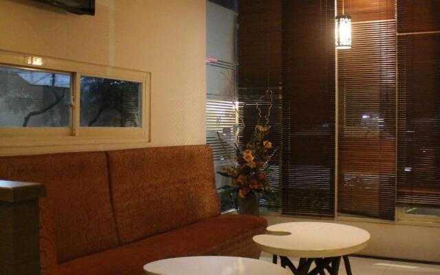 OYO 90075 Feliz Hotel