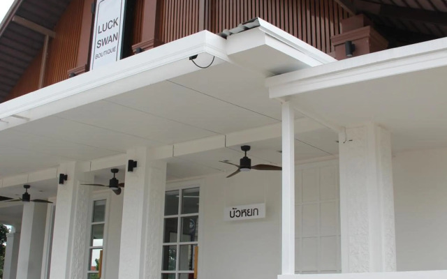 Luck Swan Boutique (SHA Plus+)