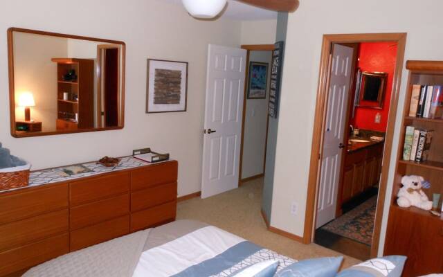 Lakefront Suites
