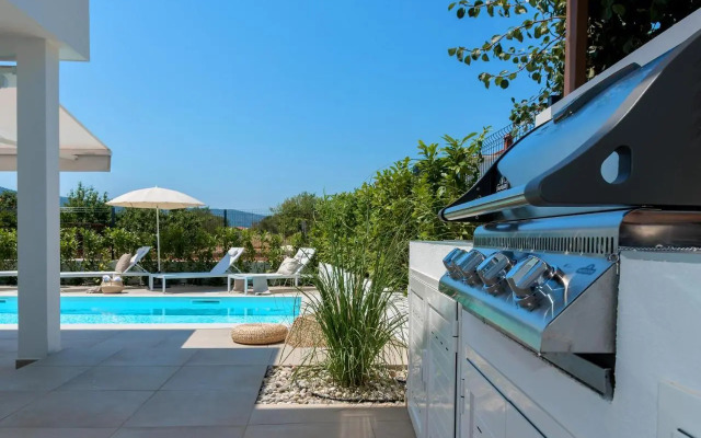 Marula holiday home - with heated pool
