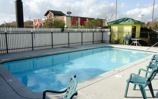 Motel 6 Denham Springs, LA