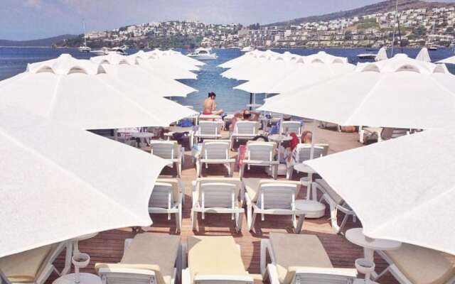Estrella Beach Hotel