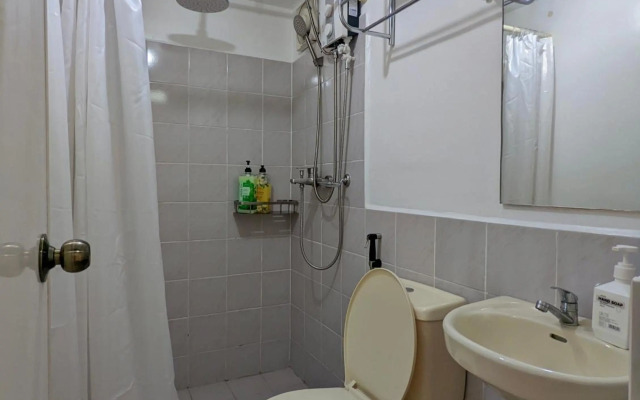 1BR Artist Loft Cambridge Cainta Pasig Fast Wifi