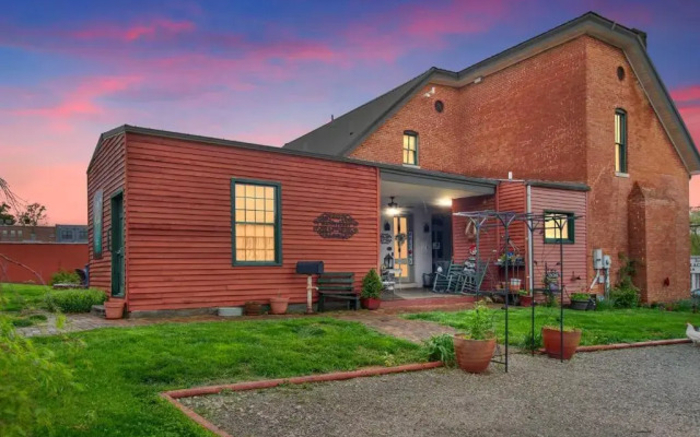 Main Street Bed & Breakfast Established in 1810