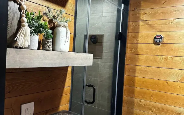 Beamsville Rustic Modern Suites