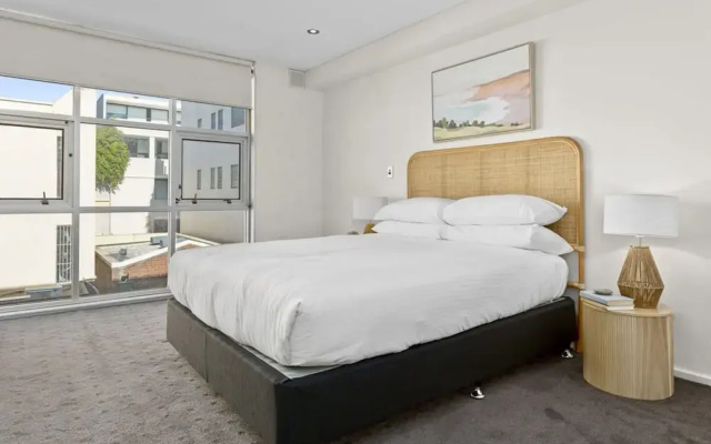 Beautiful Bondi 1-bed Apartment Meters From Beach