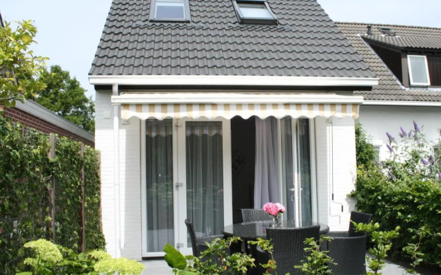 DMV98 Holiday home near beach and forest