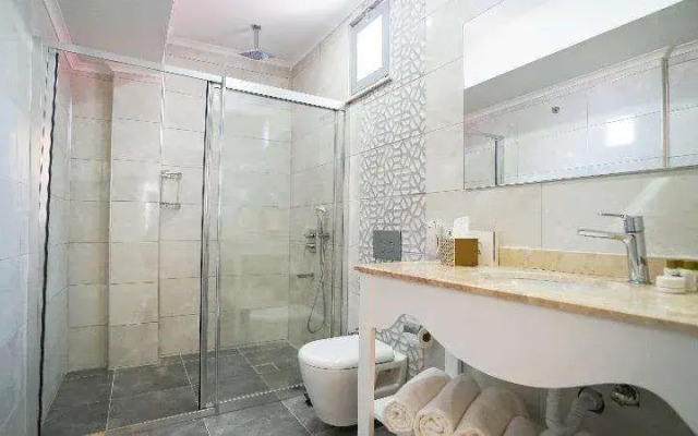 Lyra Resort & Spa