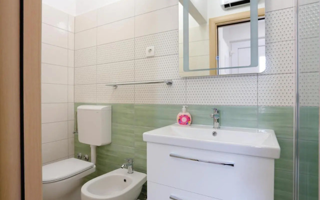 Apartments by the sea Duce, Omis - 2737