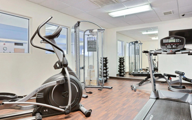 Comfort Suites Airport