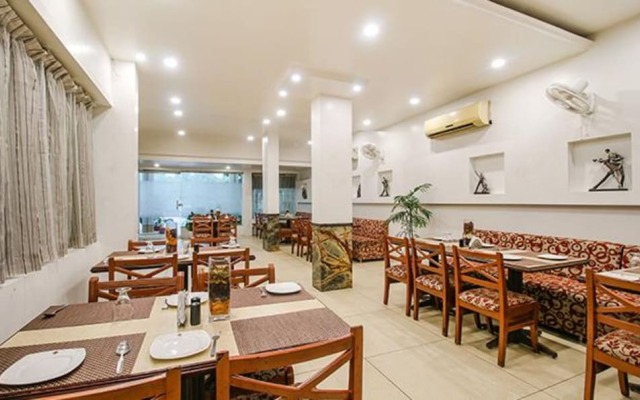 Fabhotel Silver Inn I