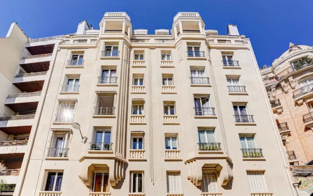 Passy Glow 2BR Home in the 16th Arrondissement