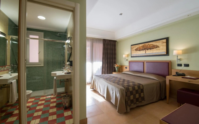 Artemis Hotel