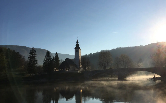 Hotel Jezero