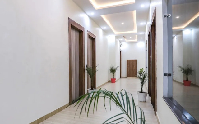 Fabhotel Jb Square Resort