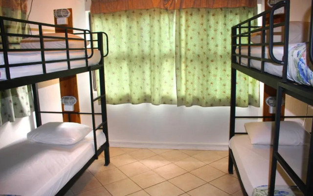 Bluewater Lodge - Hostel