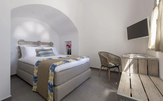 Caldera's Dolphin Suites