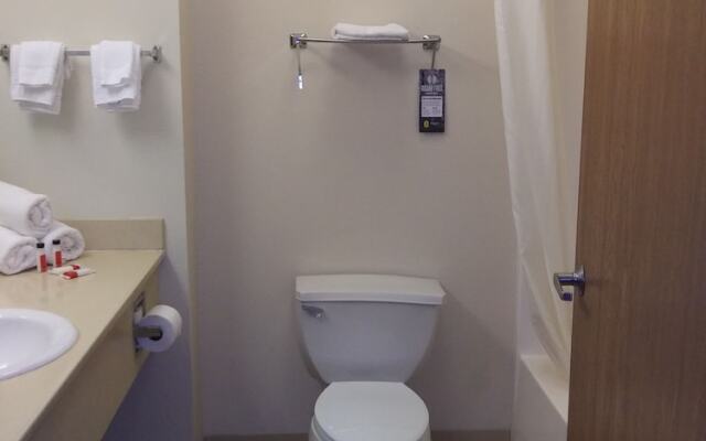 Super 8 Columbia East