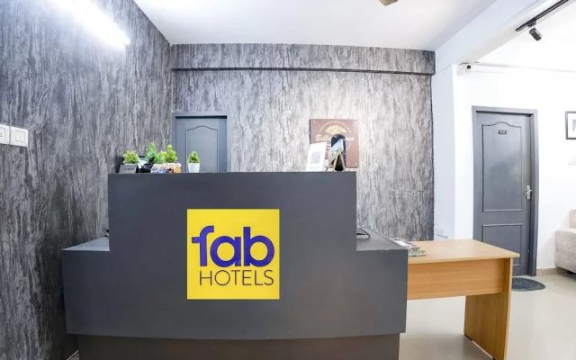 Oyo 24052 Flagship Covelong Residency