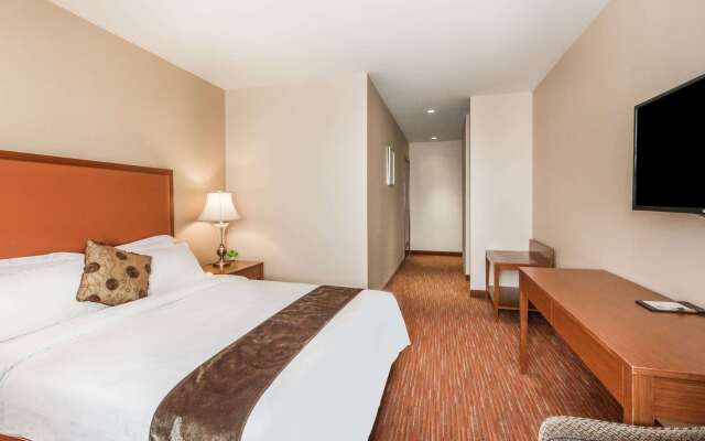 Ramada by Wyndham Flushing Queens