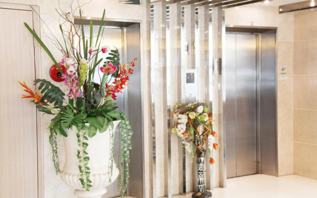 Centric Place Hotel