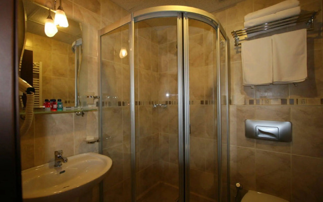 Grand Peninsula Hotel