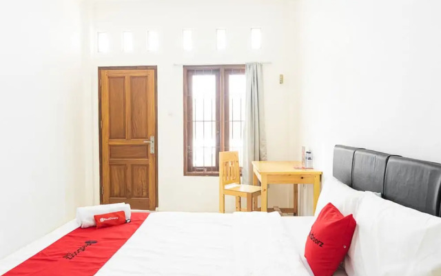 RedDoorz Syariah Near Jatisampurna Hospital