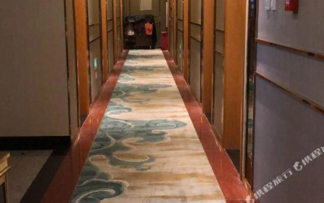 Super 8 Hotel by Wyndham Qianmen CaiShiKou Subway Station