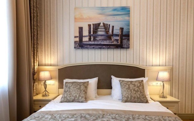 Royal mini-apart hotel on Serbska 6