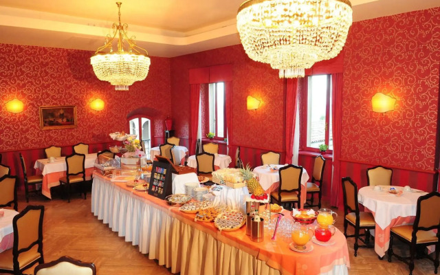 Hotel Titano