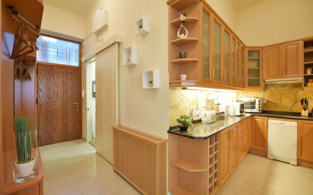 Ultra central apartment at Synagogue