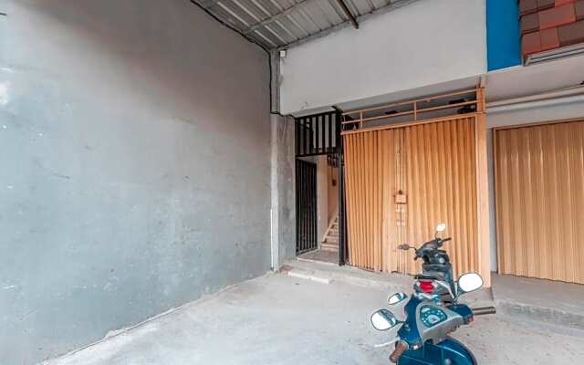 OYO Life 2709 Kost Cirendeu