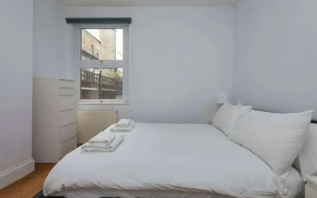 Ground Floor Apartment - Private Garden