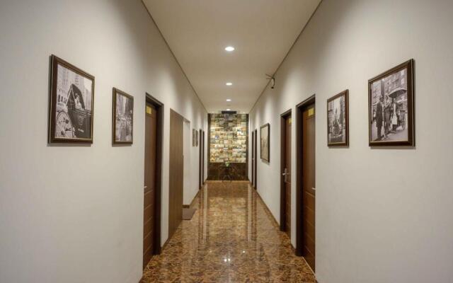 SANS Hotel Empress Simpang Lima