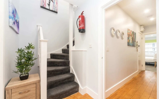 Bright & Chic St John's Hill Duplex