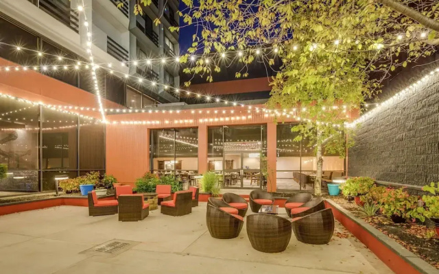 Pullman Plaza Hotel