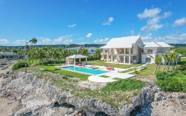 Stunning 6BR Villa With Ocean View in Cap Cana