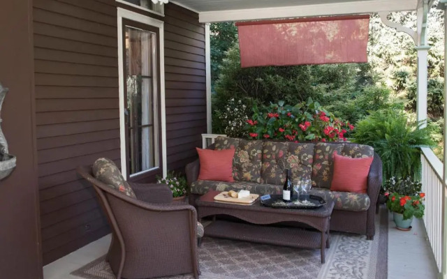 Ivy Lodge Bed & Breakfast