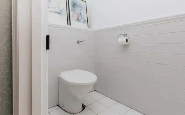 Waterfront Retreat in Hambleden