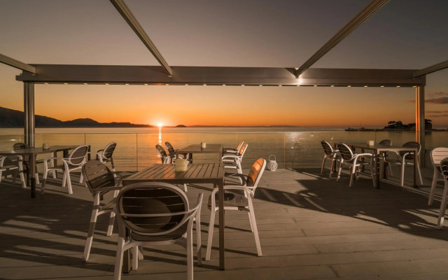 Denise Beach Hotel