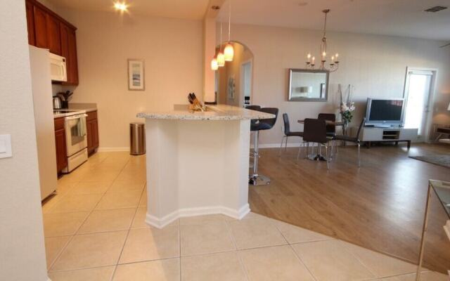 Executive Penthouse 3 Bedroom Condo by RedAwning