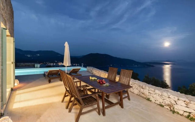 Luxurious Villa in Vasiliki with Swimming Pool & Hot Tub