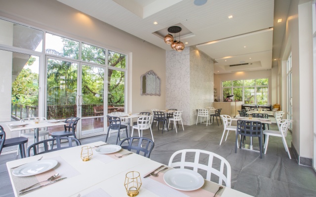 The Sea - Cret Hua Hin